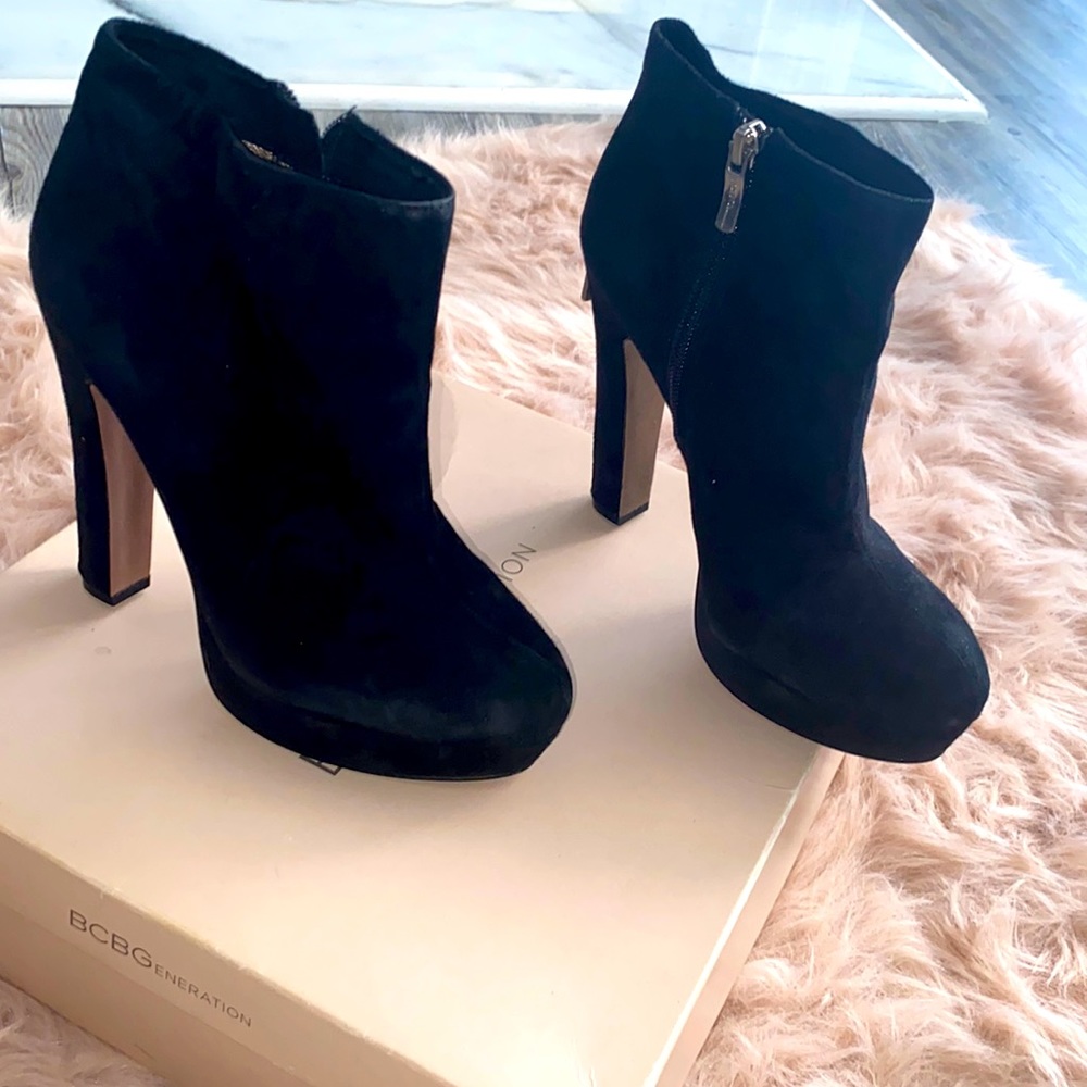 Size 7 BCBG Suede Boots w/ a heel